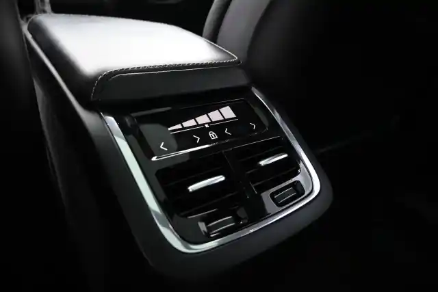 Sininen Maastoauto, Volvo XC60 – VAR-17053