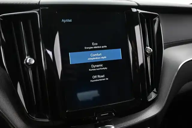 Sininen Maastoauto, Volvo XC60 – VAR-17053