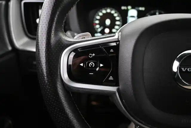 Sininen Maastoauto, Volvo XC60 – VAR-17053