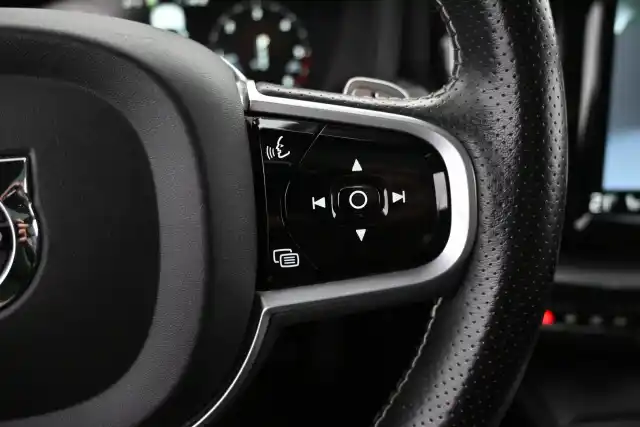 Sininen Maastoauto, Volvo XC60 – VAR-17053