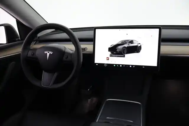 Musta Maastoauto, Tesla Model Y – VAR-17063