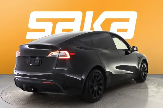 Musta Maastoauto, Tesla Model Y – VAR-17063