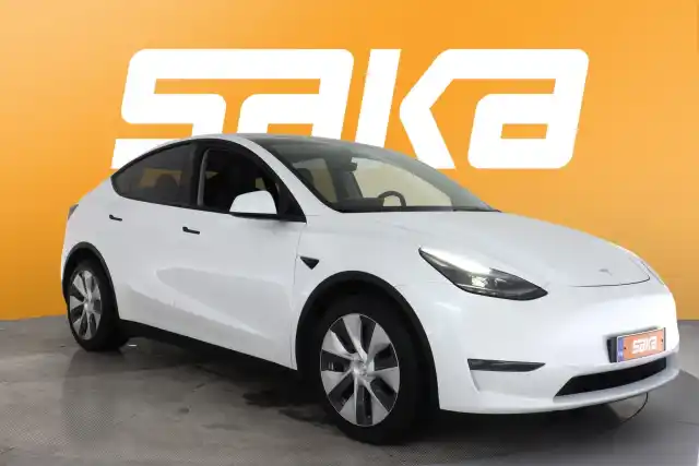 Valkoinen Maastoauto, Tesla Model Y – VAR-17081