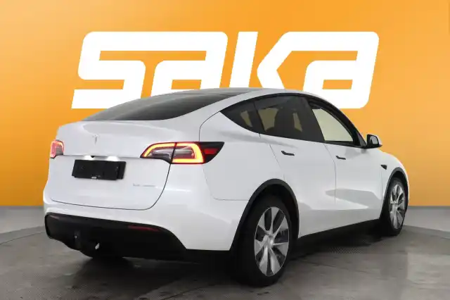 Valkoinen Maastoauto, Tesla Model Y – VAR-17081