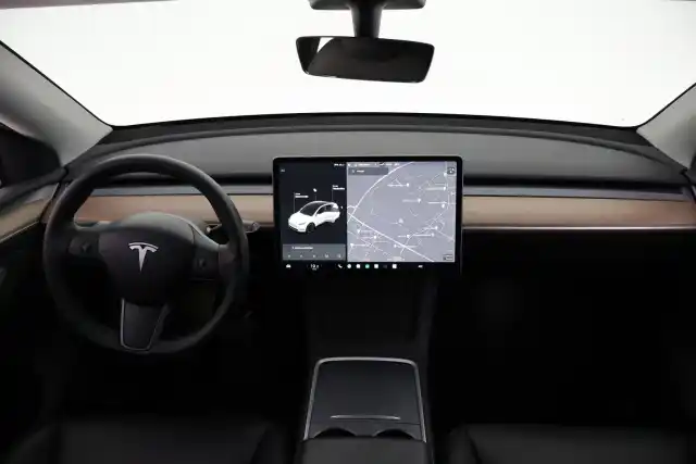 Valkoinen Viistoperä, Tesla Model Y – VAR-17125