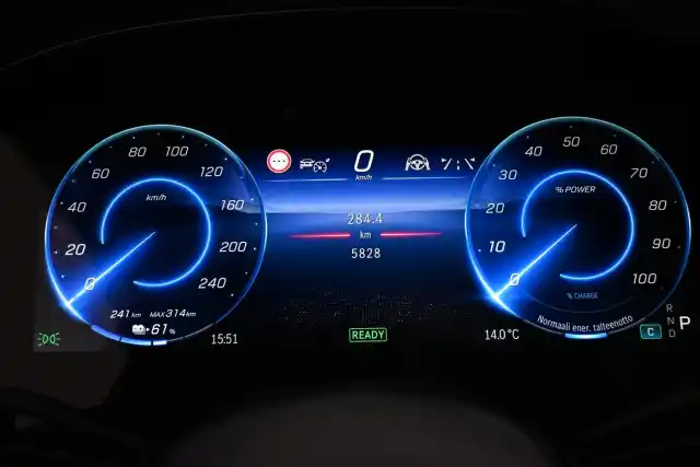 Vihreä Maastoauto, Mercedes-Benz EQE SUV – VAR-17234