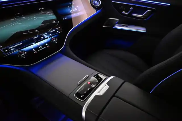 Vihreä Maastoauto, Mercedes-Benz EQE SUV – VAR-17234