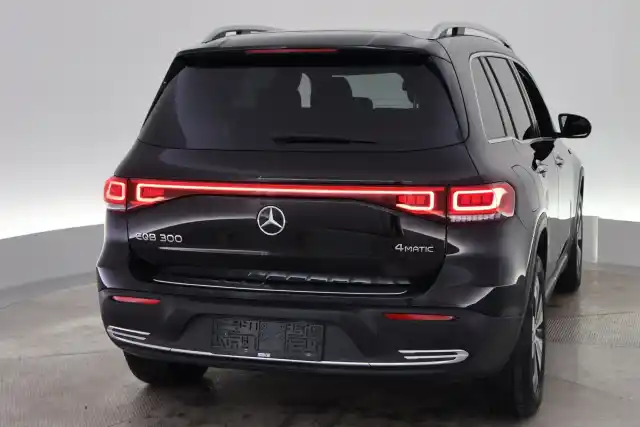 Musta Maastoauto, Mercedes-Benz EQB – VAR-17366