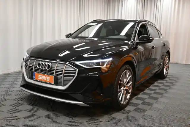 Musta Maastoauto, Audi e-tron – VAR-17459