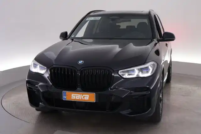 Musta Maastoauto, BMW X5 – VAR-17460