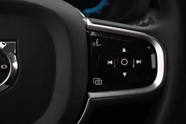 Valkoinen Maastoauto, Volvo XC60 – VAR-17494