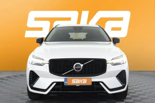 Valkoinen Maastoauto, Volvo XC60 – VAR-17517