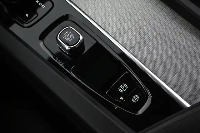 Valkoinen Maastoauto, Volvo XC60 – VAR-17517