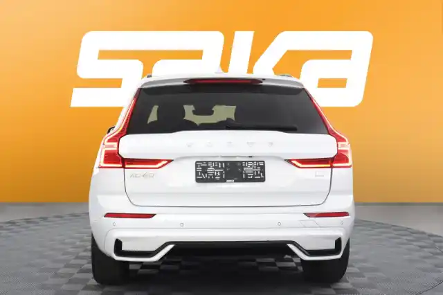 Valkoinen Maastoauto, Volvo XC60 – VAR-17517