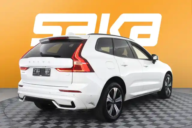 Valkoinen Maastoauto, Volvo XC60 – VAR-17517