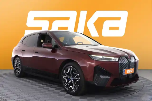 Punainen Maastoauto, BMW iX – VAR-17544