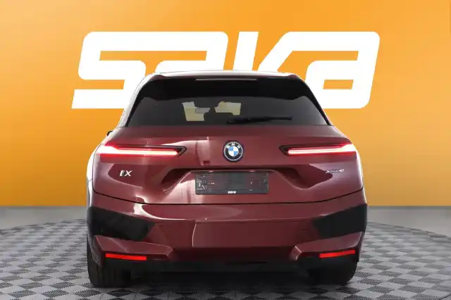 Punainen Maastoauto, BMW iX – VAR-17544