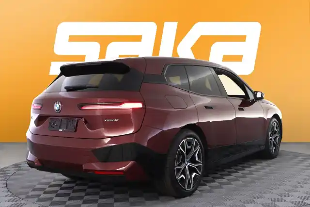 Punainen Maastoauto, BMW iX – VAR-17544