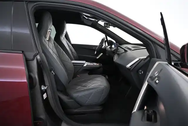 Punainen Maastoauto, BMW iX – VAR-17544