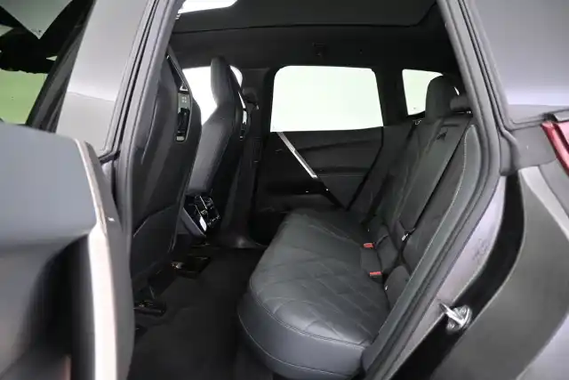 Punainen Maastoauto, BMW iX – VAR-17544