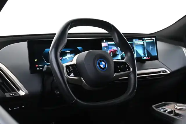 Punainen Maastoauto, BMW iX – VAR-17544