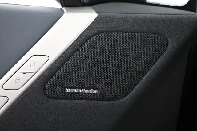 Punainen Maastoauto, BMW iX – VAR-17544