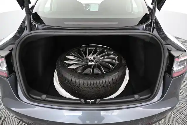 Harmaa Sedan, Tesla Model 3 – VAR-17648