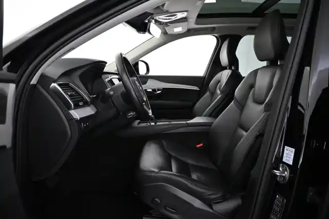 Musta Maastoauto, Volvo XC90 – VAR-17667