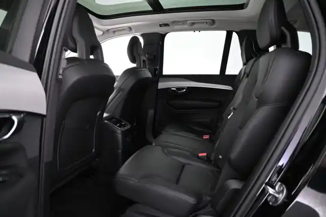 Musta Maastoauto, Volvo XC90 – VAR-17667