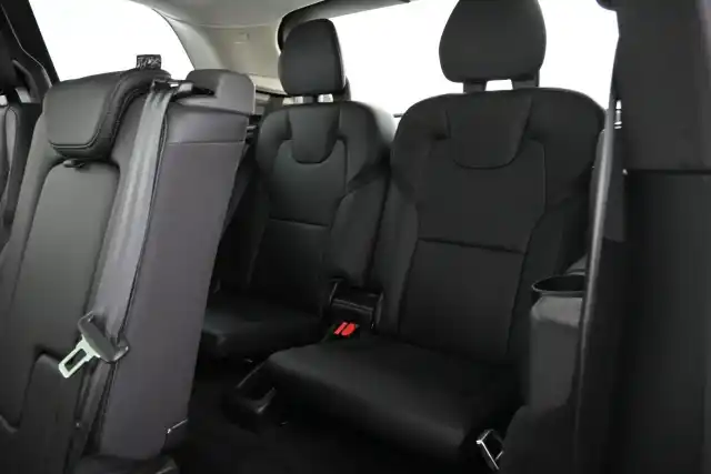 Musta Maastoauto, Volvo XC90 – VAR-17667
