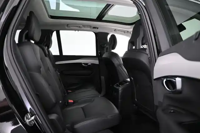 Musta Maastoauto, Volvo XC90 – VAR-17667