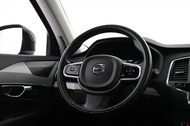 Musta Maastoauto, Volvo XC90 – VAR-17667