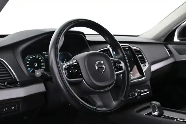 Musta Maastoauto, Volvo XC90 – VAR-17667