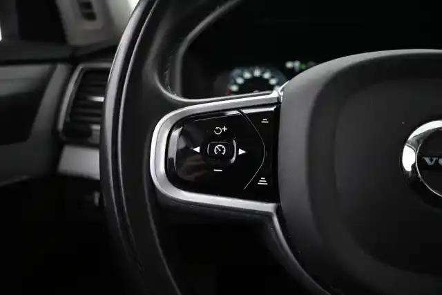 Musta Maastoauto, Volvo XC90 – VAR-17667