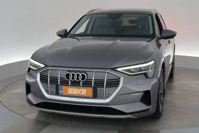 Harmaa Maastoauto, Audi e-tron – VAR-17830