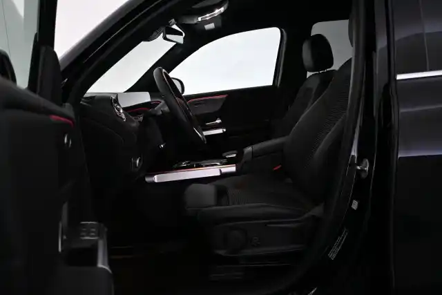 Musta Maastoauto, Mercedes-Benz EQB – VAR-17856