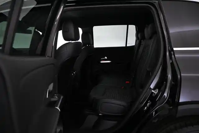 Musta Maastoauto, Mercedes-Benz EQB – VAR-17856