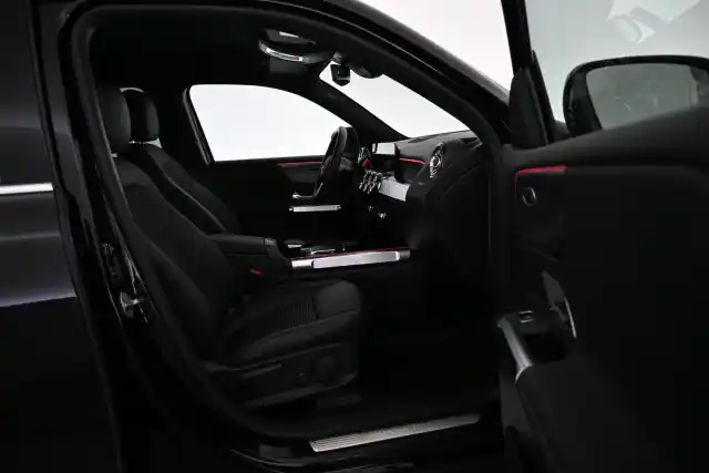 Musta Maastoauto, Mercedes-Benz EQB – VAR-17856
