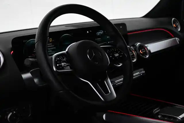 Musta Maastoauto, Mercedes-Benz EQB – VAR-17856
