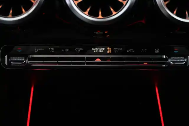 Musta Maastoauto, Mercedes-Benz EQB – VAR-17856
