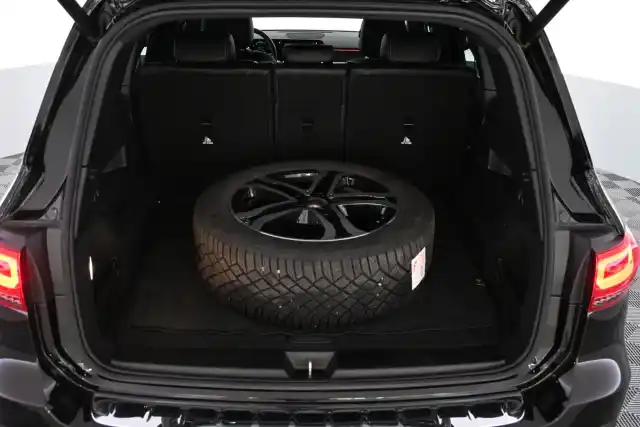 Musta Maastoauto, Mercedes-Benz EQB – VAR-17856