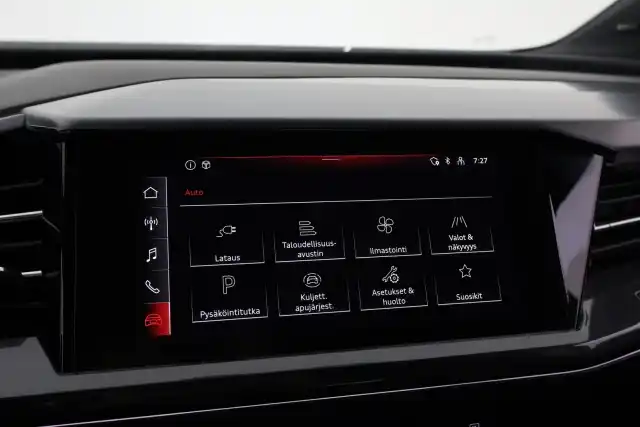 Valkoinen Maastoauto, Audi Q4 e-tron – VAR-17887