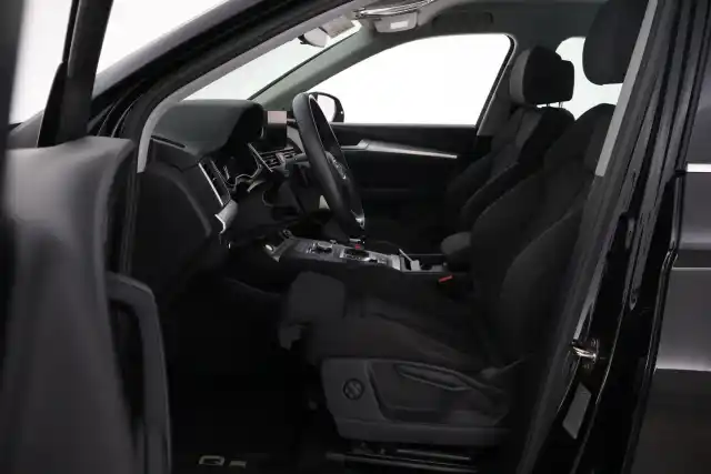 Musta Maastoauto, Audi Q5 – VAR-18041