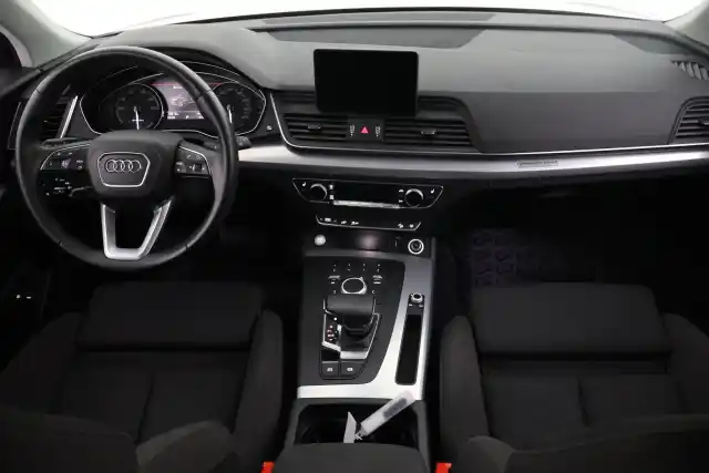 Musta Maastoauto, Audi Q5 – VAR-18041