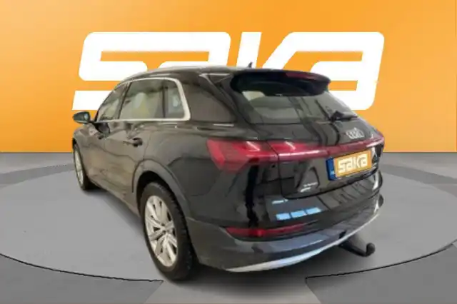 Musta Maastoauto, Audi e-tron – VAR-18064