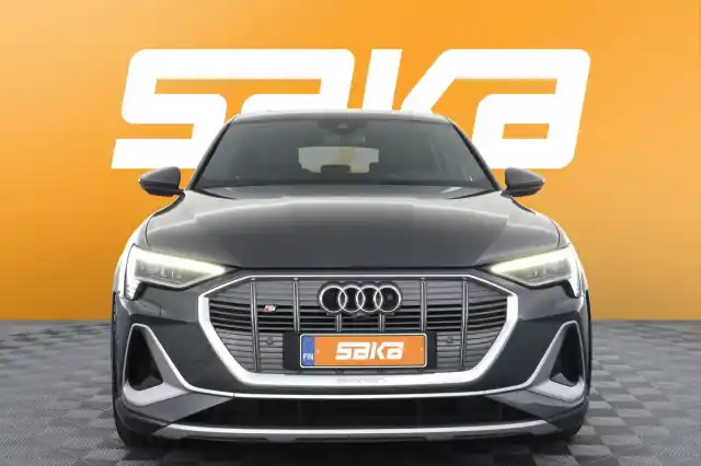Harmaa Maastoauto, Audi e-tron – VAR-18089