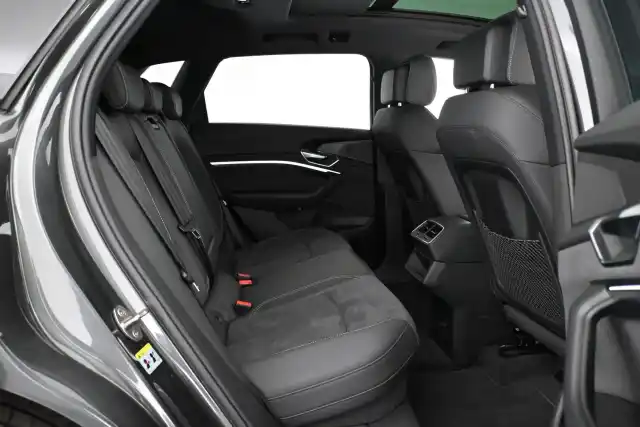 Harmaa Maastoauto, Audi e-tron – VAR-18089