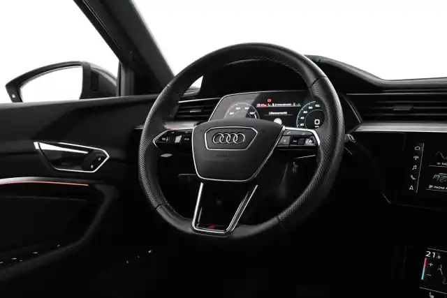 Harmaa Maastoauto, Audi e-tron – VAR-18089
