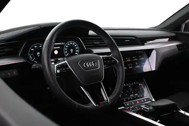 Harmaa Maastoauto, Audi e-tron – VAR-18089