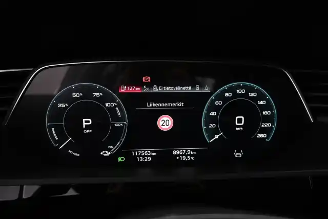 Harmaa Maastoauto, Audi e-tron – VAR-18089